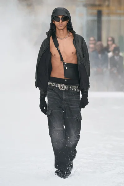 Look 12
